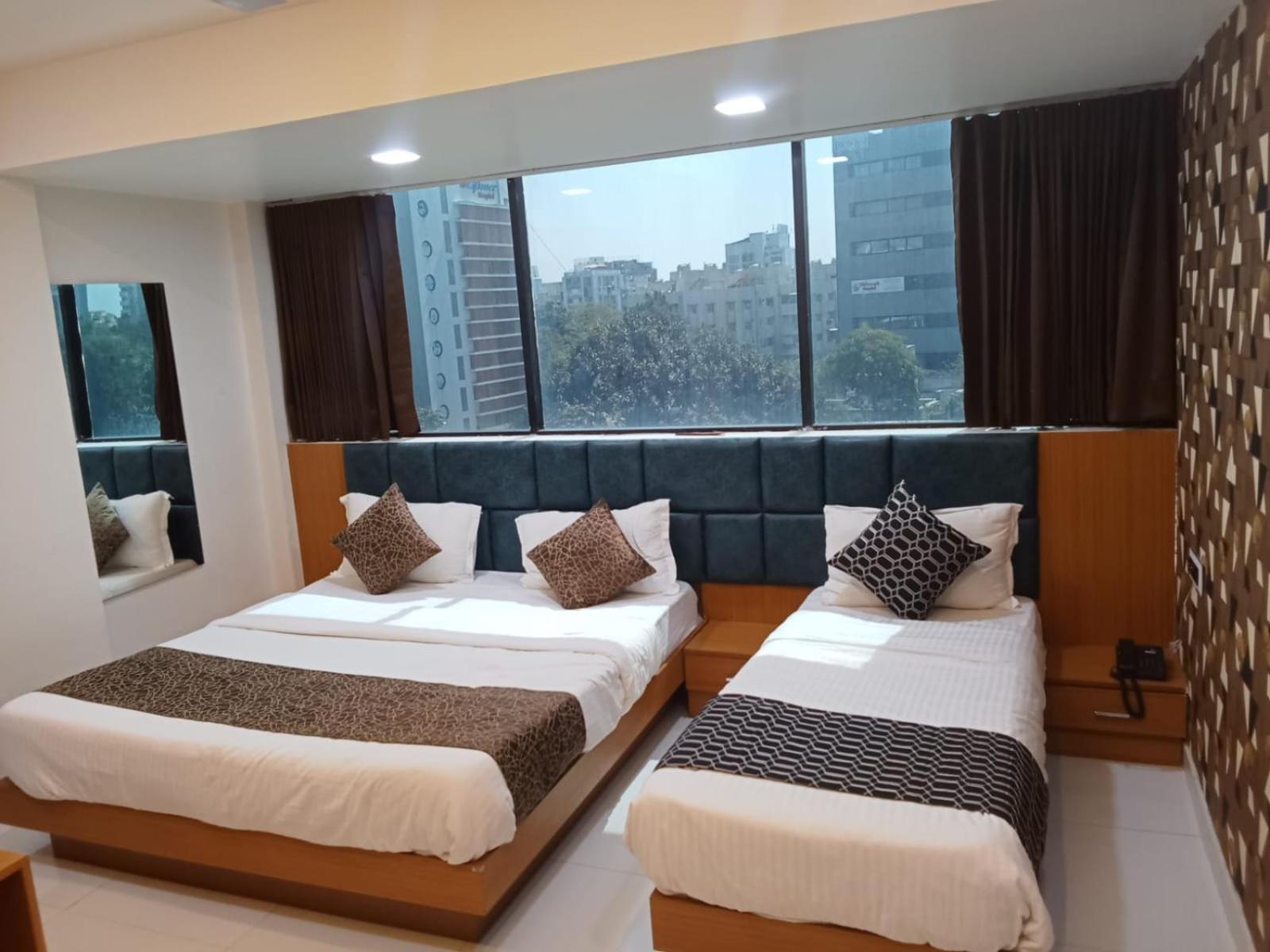 Hotel Exotic Ahmedabad Exterior foto
