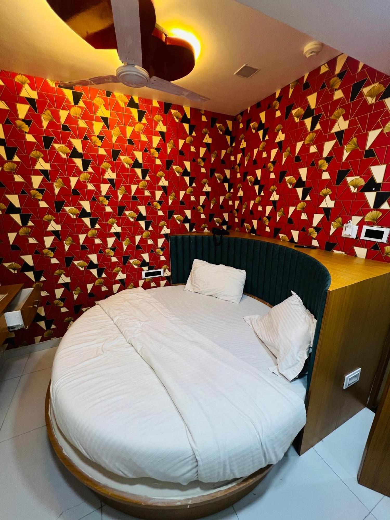 Hotel Exotic Ahmedabad Exterior foto