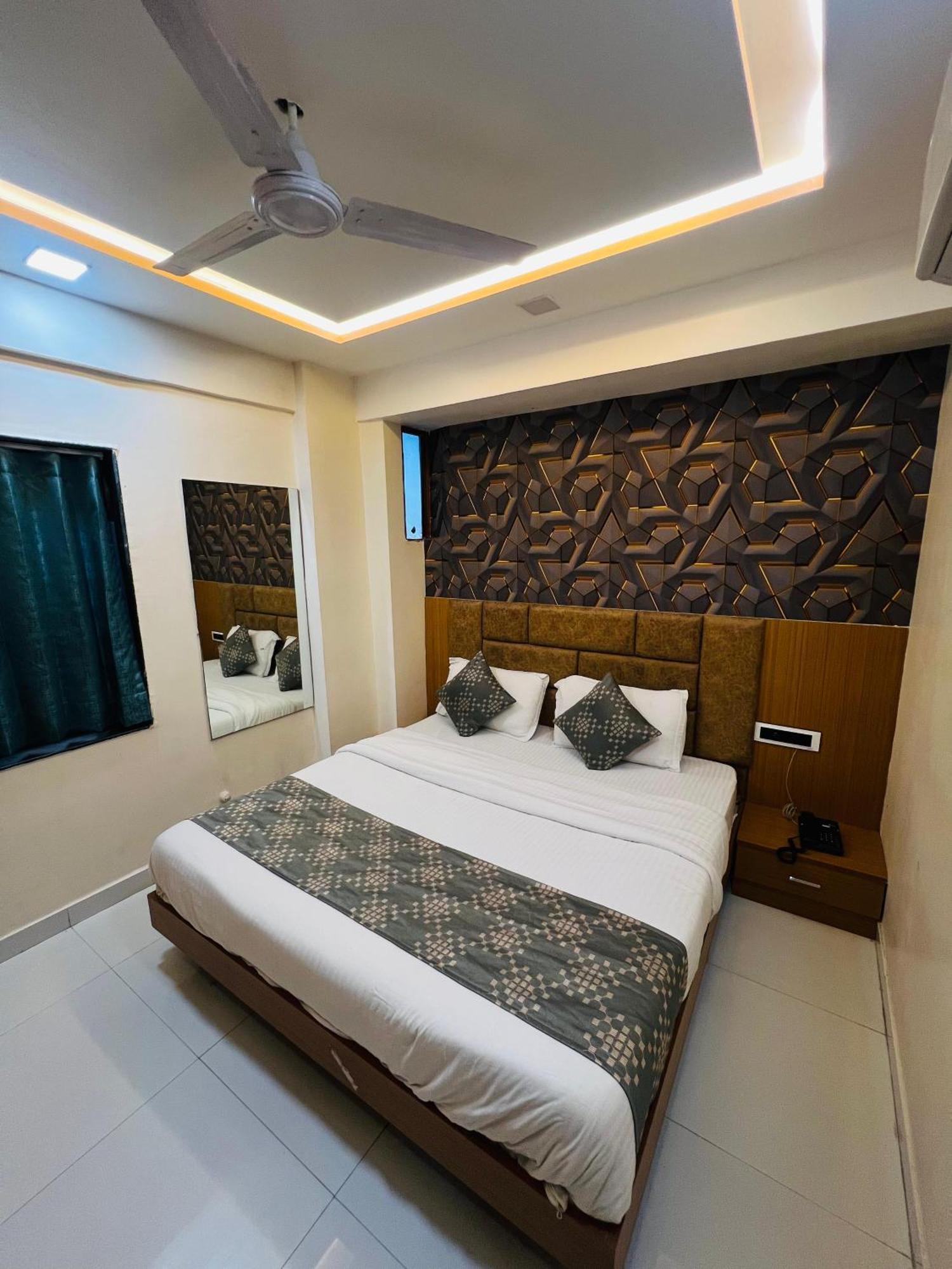 Hotel Exotic Ahmedabad Exterior foto