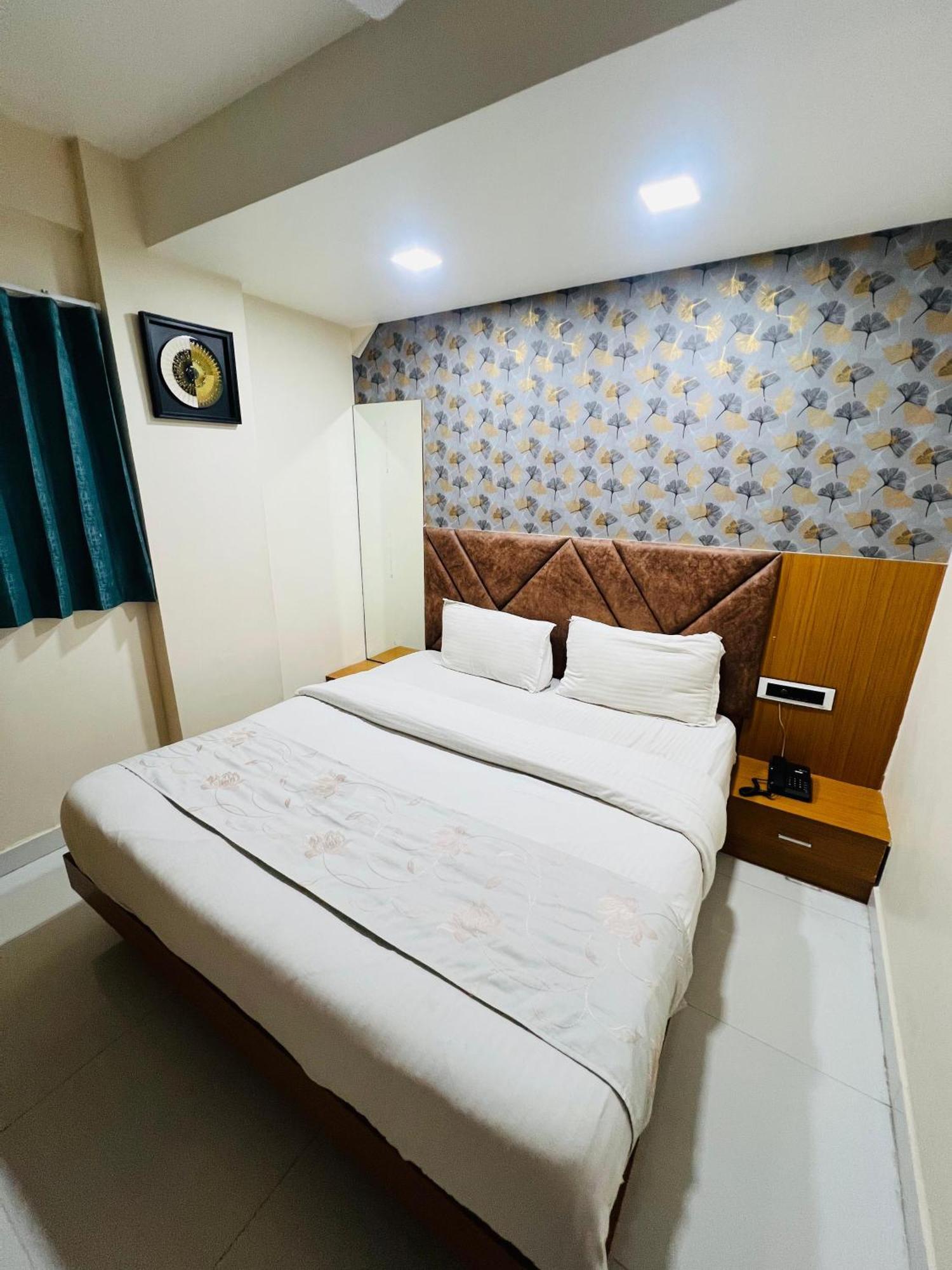 Hotel Exotic Ahmedabad Exterior foto
