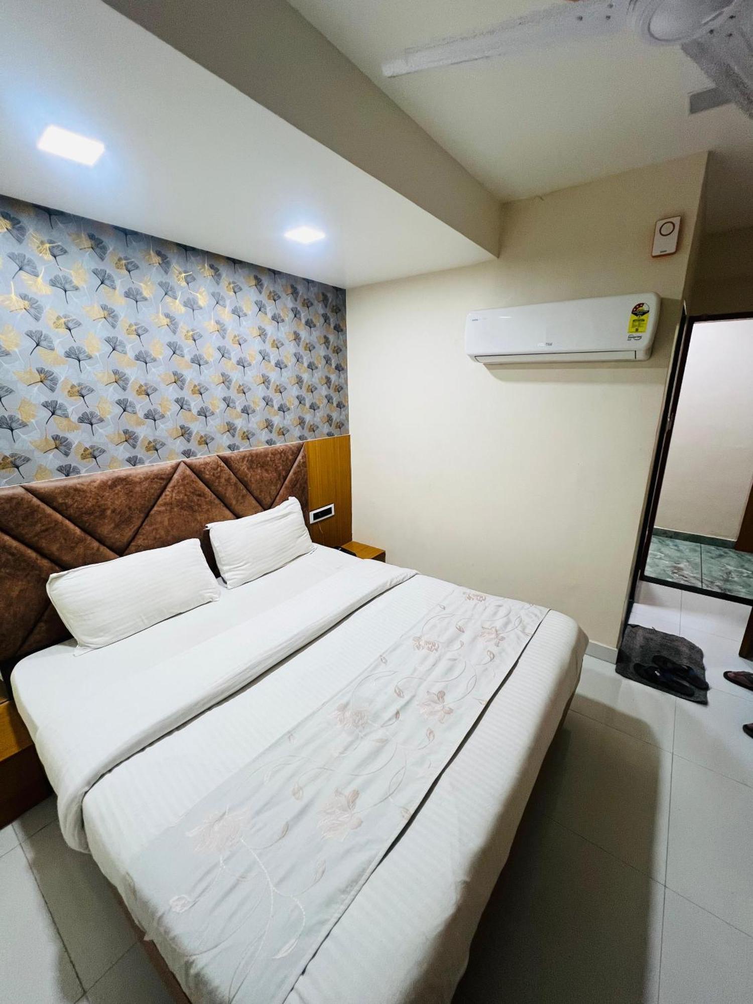 Hotel Exotic Ahmedabad Exterior foto